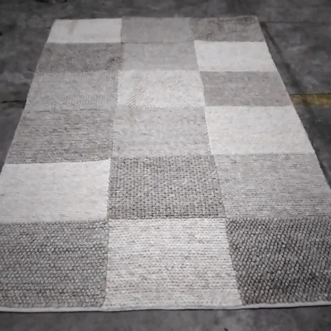 QUALITY DESIGNER RUG APPROXIMATELY 222X157CM