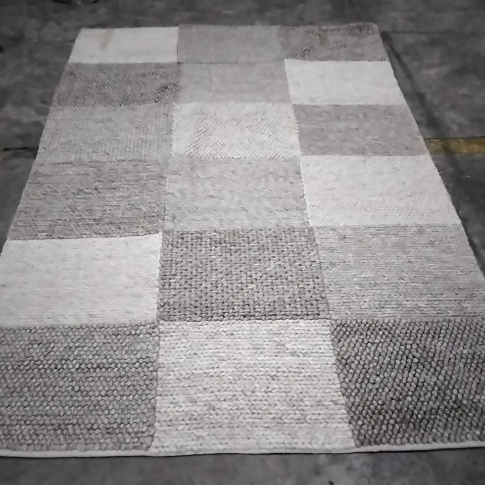 QUALITY DESIGNER RUG APPROXIMATELY 222X157CM