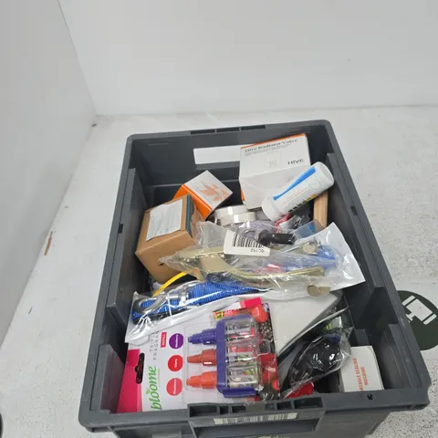 TOTE OF APPROXIMATELY 12 ASSORTED ITEMS TO INCLUDE: POWER WRIST BALL