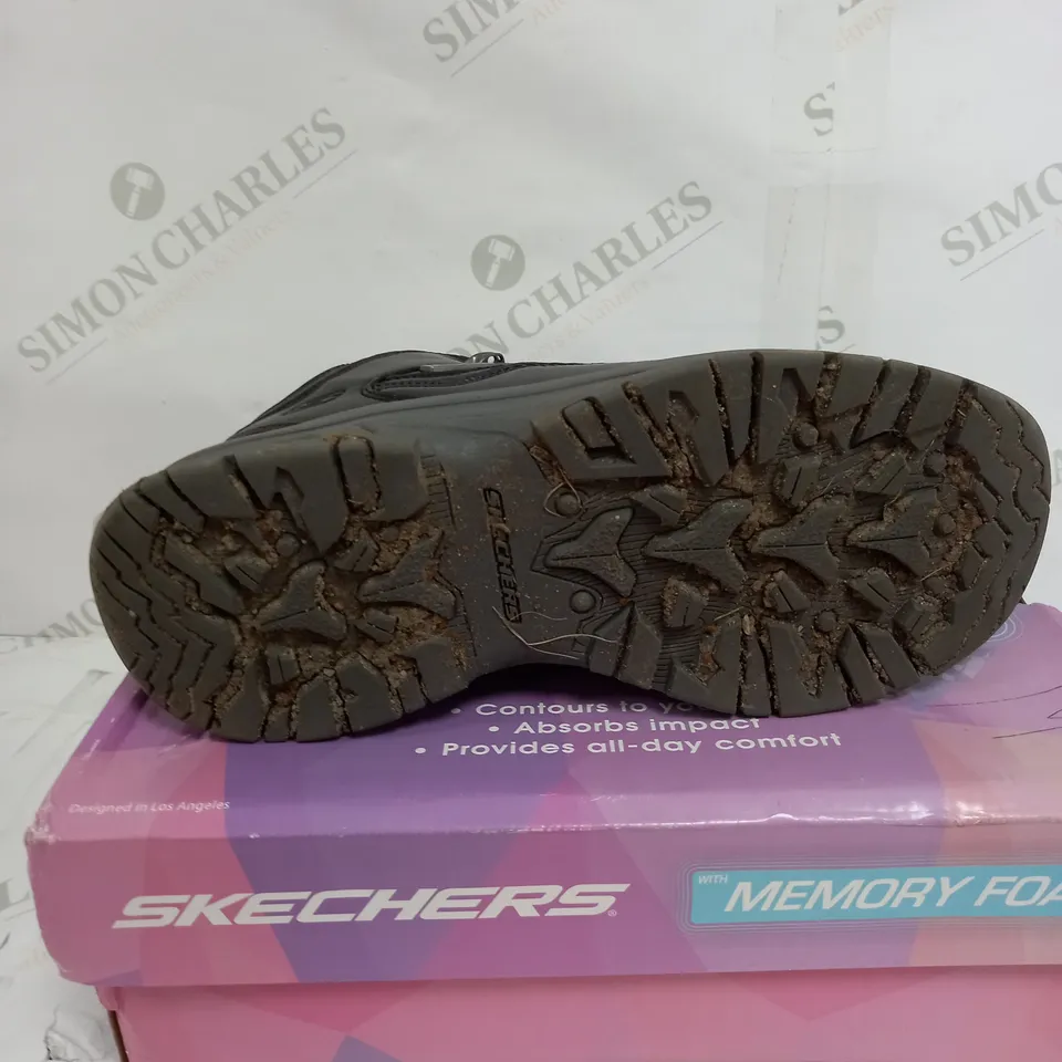 SKECHERS WATER REPELLENT HIGH TOP BLACK BOOTS - SIZE 5 