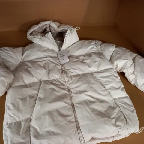 BERSHKA WHITE PADDED COAT - S