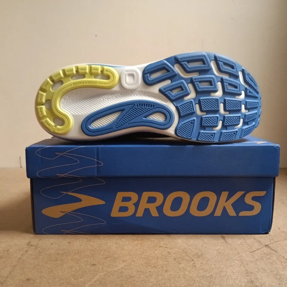 BOXED PAIR OF BROOKS ADRENALINE GTS 24 TRAINERS IN COBALT/NEON YELLOW SIZE UK 9.5