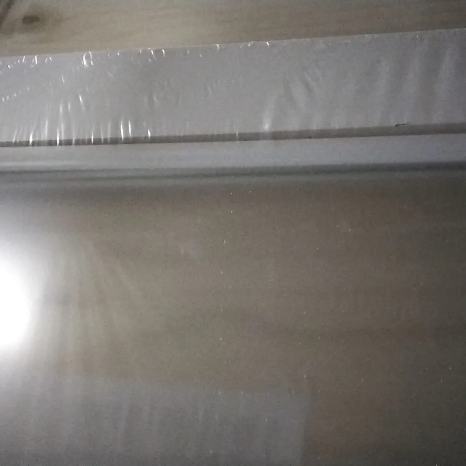 BRAND NEW 2XG BRACKNELL PRIMED DOOR , 1981 X 838 X 44MM, HAS SOME LIFTING  AROUND THE BORDERS OF THE DOOR 