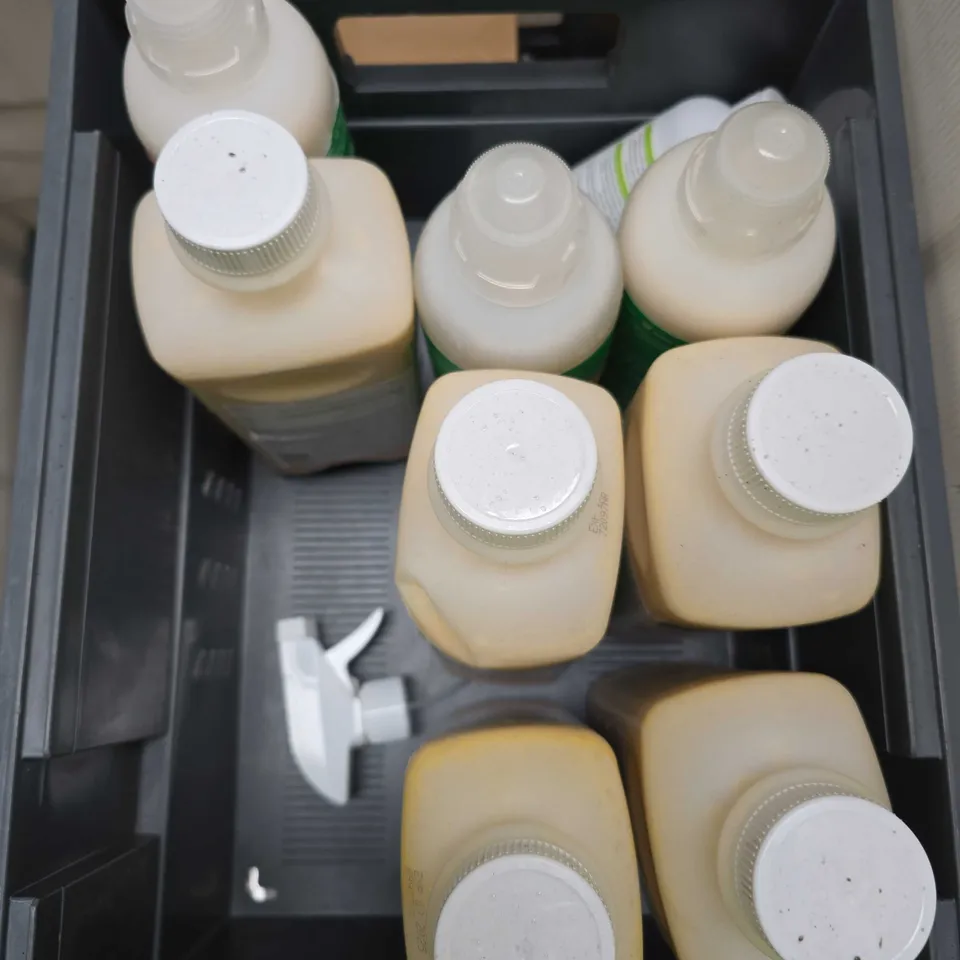 APPROXIMATELY 10 ASSORTED HOUSEHOLD ITEMS TO INCLUDE JEVITY PLUS, VAX WASH, MOLD REMOVER ETC