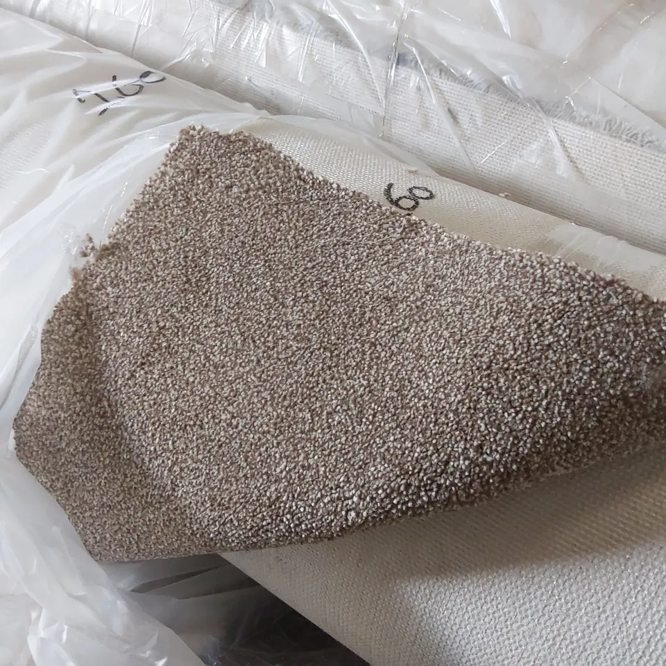 ROLL OF QUALITY EC HEARTLAND HALLOW CARPET // APPROX: 5 X 6.85m