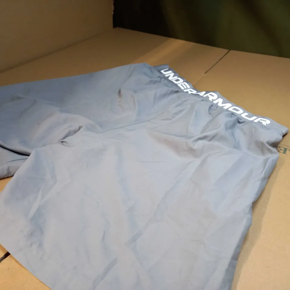 UNDER ARMOUR LIGHT GREY/LIGHT GREY SPORTS SHORTS - LARGE