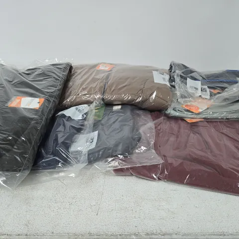 35 X ASSORTED BRAND NEW REGATTA CLOTHING PRODUCTS IN VARIOUS STYLES & SIZES