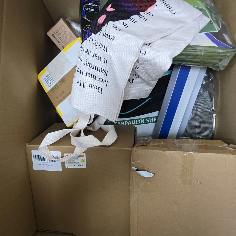 APPROXIMATELY 15 ASSORTED HOUSEHOLD PRODUCTS TO INCLUDE LED LIGHT, STORAGE BAG, TARPAULIN SHEET ETC