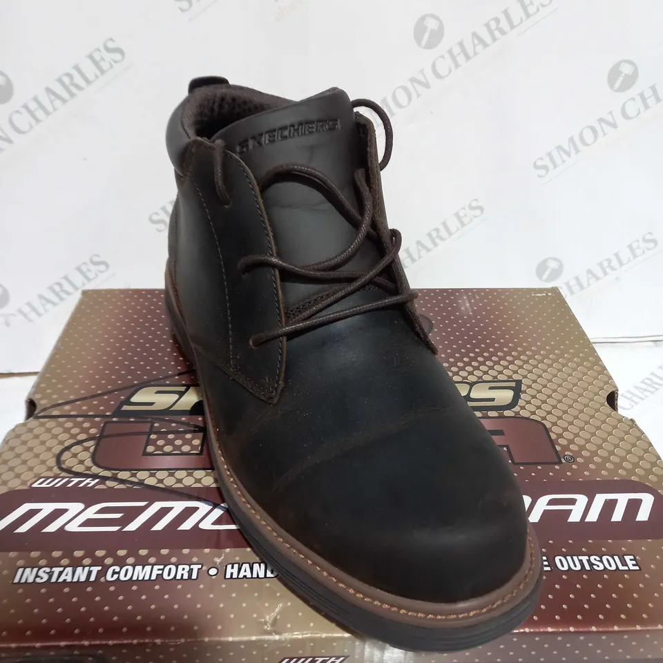 BOXED PAIR OF SKECHERS LEATHER BOOTS IN CHOCOLATE SIZE 10