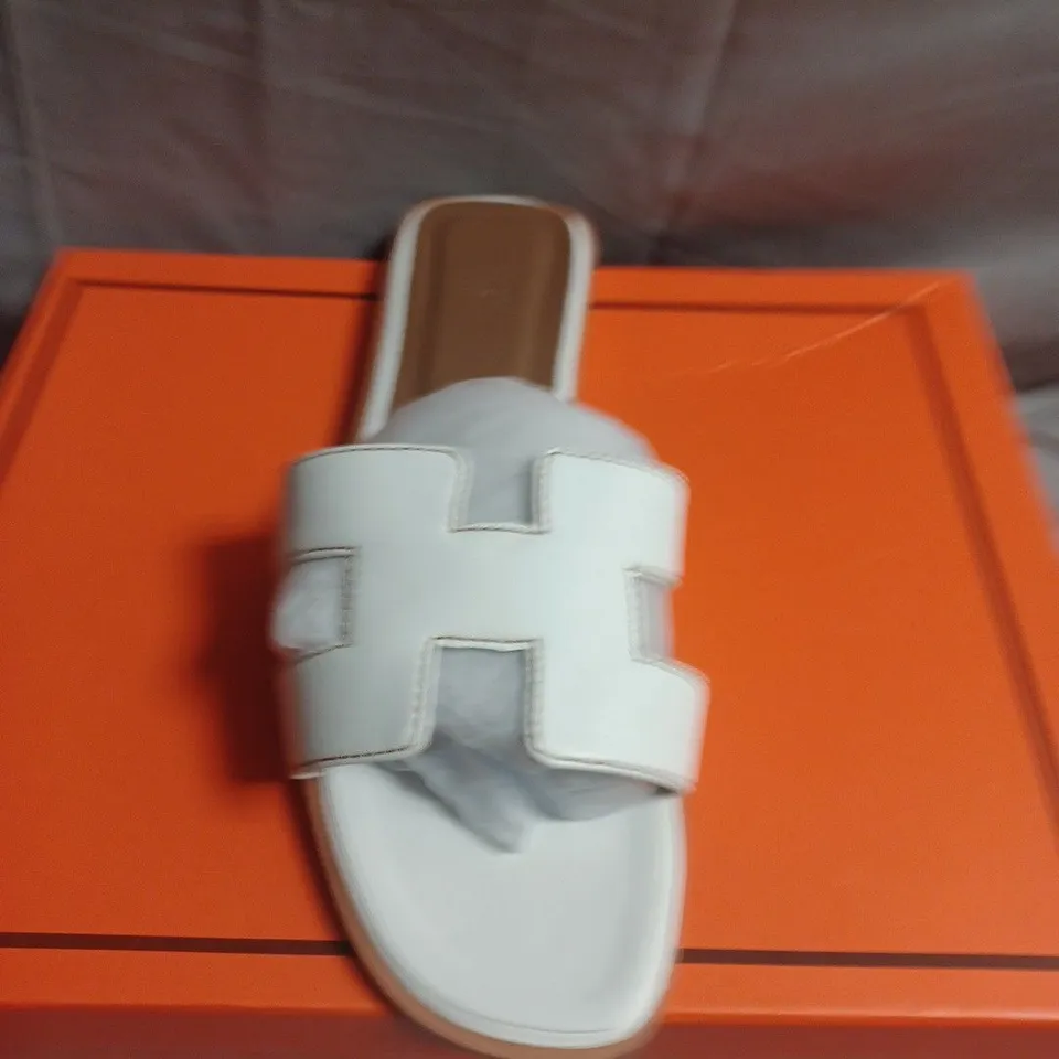 BOXED PAIR OF HERMÈS PARIS WHITE LEATHER ORAN SANDALS – SIZE 36