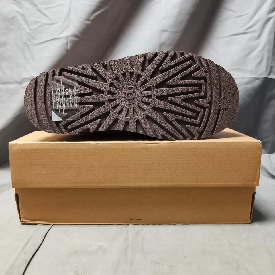 BOXED PAIR OF UGG K TAZZ SHOES IN TAUPE SIZE UK 5