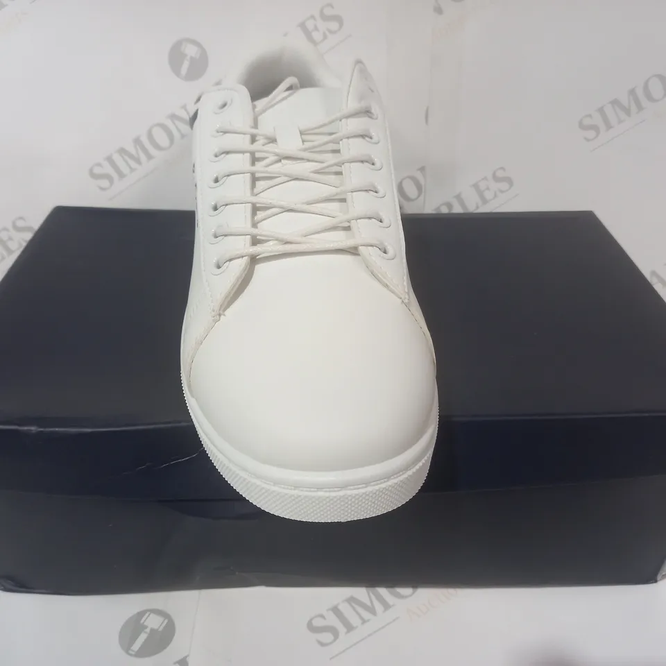 BOXED PAIR OF BEN SHERMAN SHOES IN WHITE UK SIZE 8