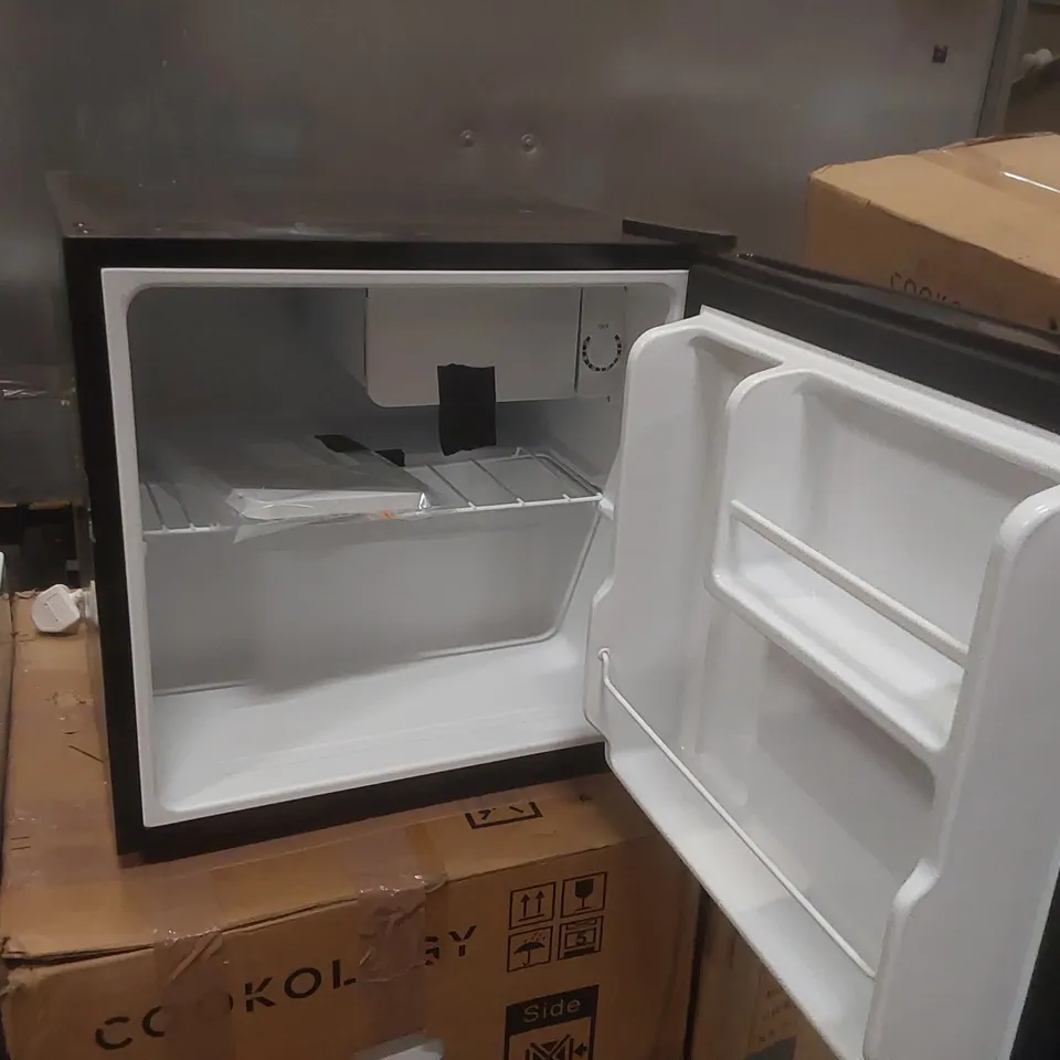 COOKOLOGY MFR45BK/E 45L TABLE TOP MINI FRIDGE WITH CHILLER BOX – BLACK
