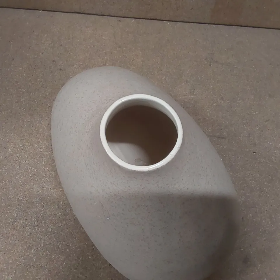 BOXED PEBBLE VASE