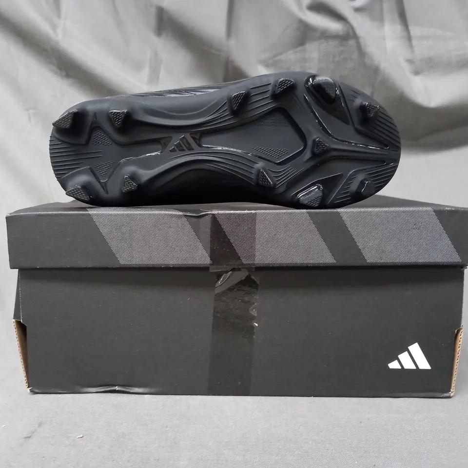 BOXED PAIR OF ADIDAS F50 CLUB KIDS FOOTBALL BOOTS IN BLACK UK SIZE 11