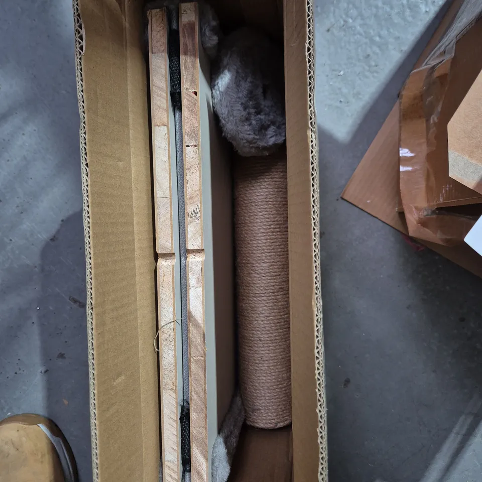 CAT SCRATCHING POST AND BASE – EASY ASSEMBLY KIT (SISAL POST, CARPETED SECTIONS)