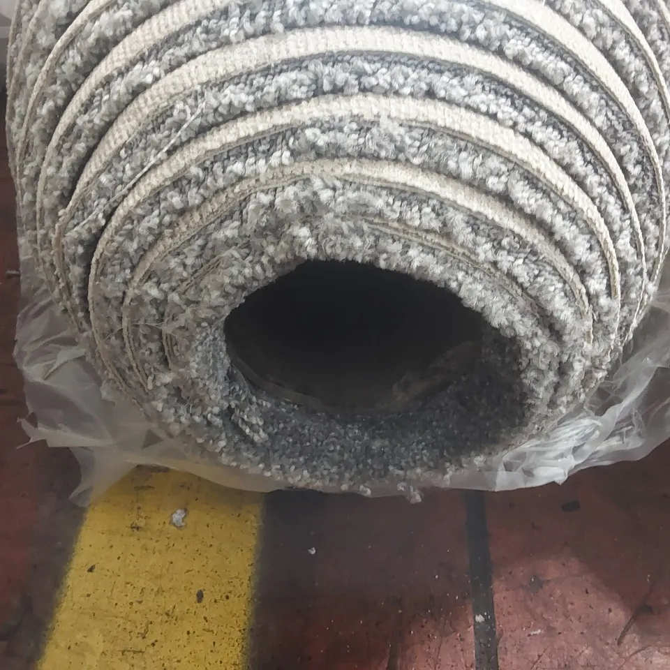 ROLL OF QUALITY CLASSIC CHARM ACTIONBAC CARPET - APPROXIMATELY 5.4 x 5m