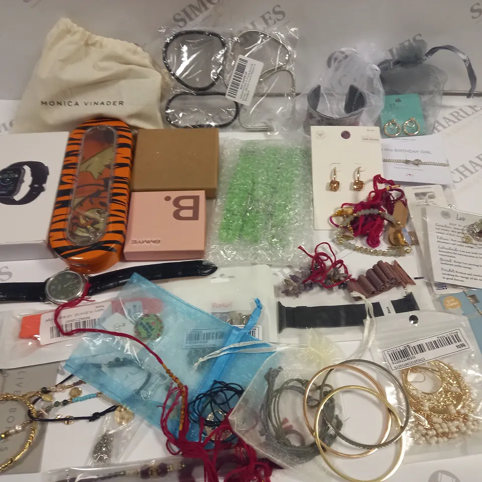 LOT OF ASSORTED JEWELLERY ITEMS TO INCLUDE MONICA VINADER, M&S AND OLIVER BONAS