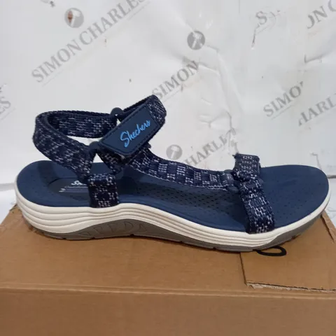 SKECHERS ARCH COMFORT NAVY SANDALS SIZE UNSPECIFIED