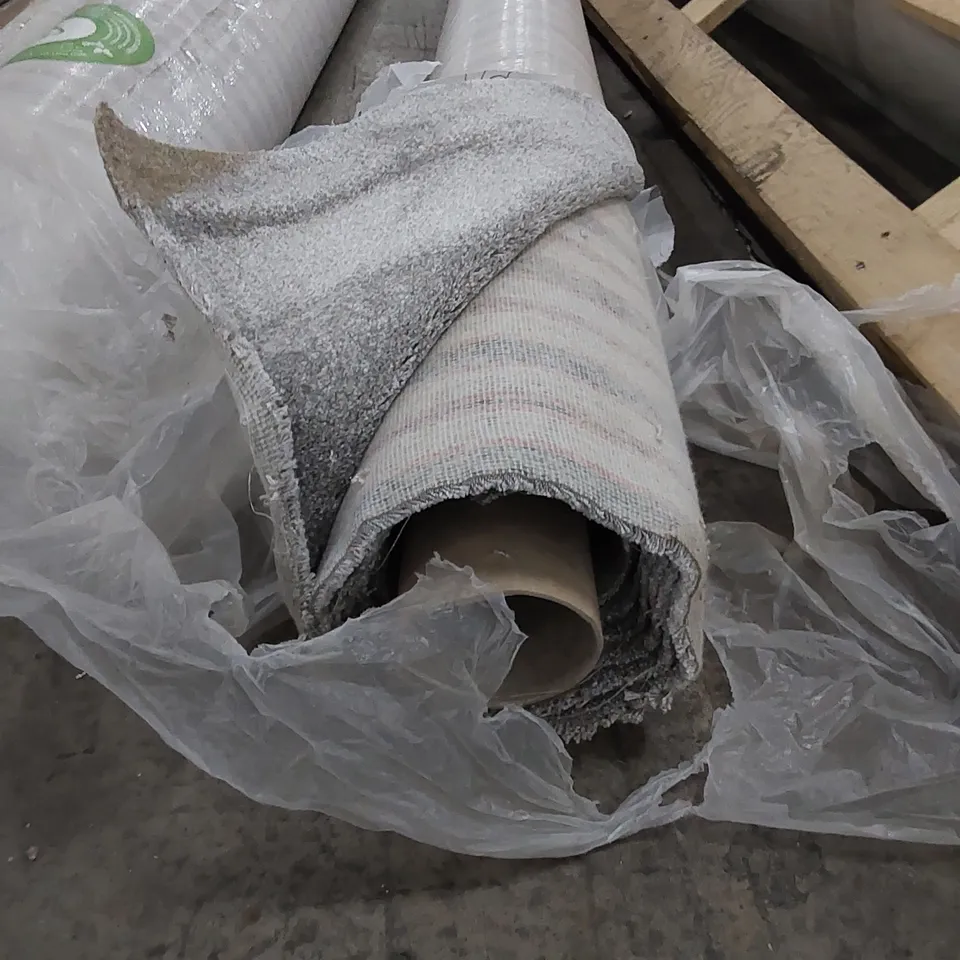 ROLL OF QUALITY CARPET // SIZE: APPROXIMATELY 3.1 X 4m