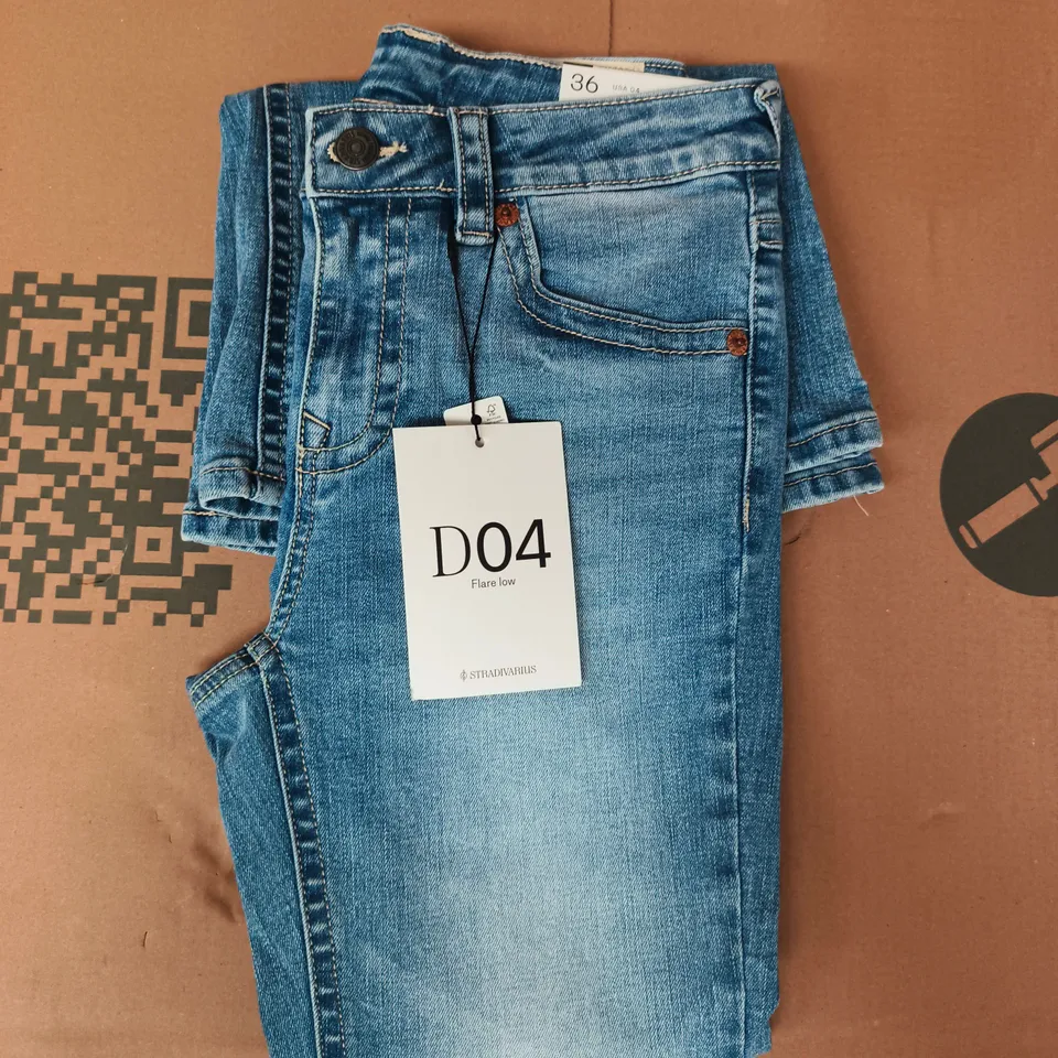 STRADIVARIUS D04 FLARE LOW WAIST JEANS IN BLUE SIZE UK 8