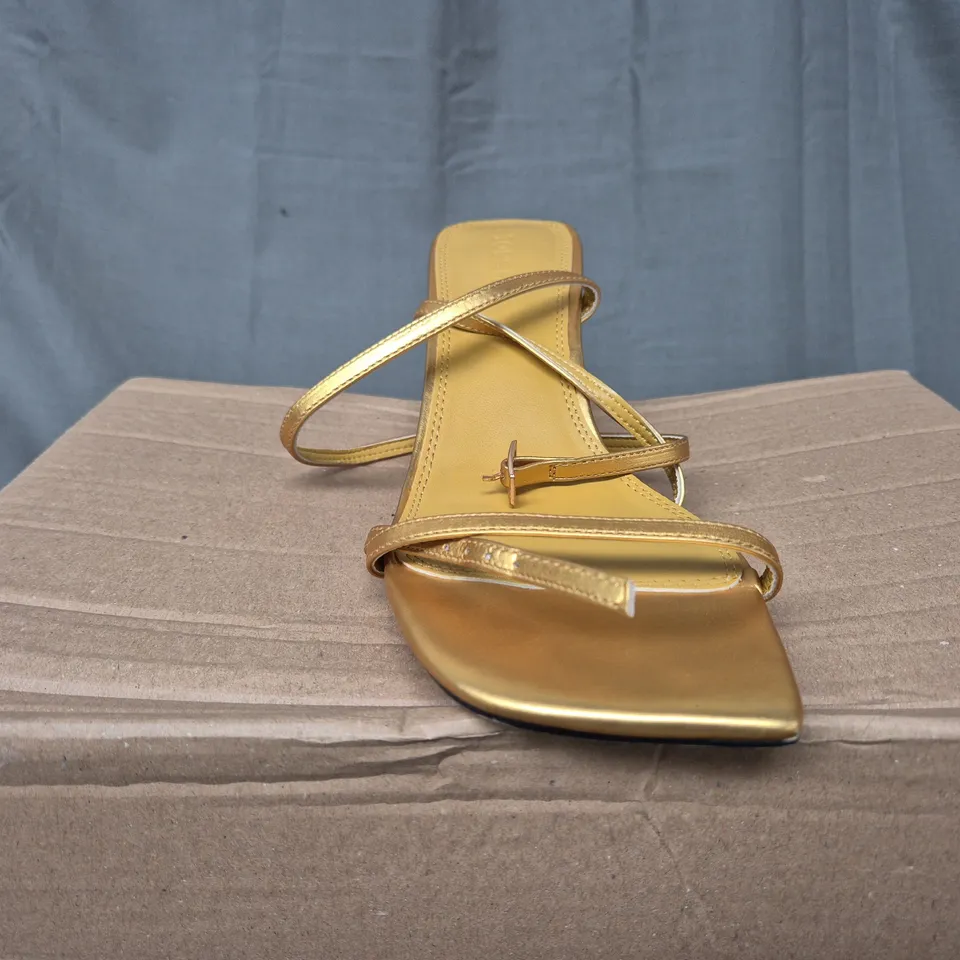 BOXED TOPSHOP FINA BARELY THERE MID HEELED SANDALS IN GOLD - UK 7