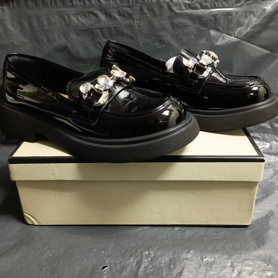 BOXED PAIR OF DIDUO CHUNKY LOAFERS IN GLOSSY BLACK W. JEWEL DETAIL ASIAN SIZE 245