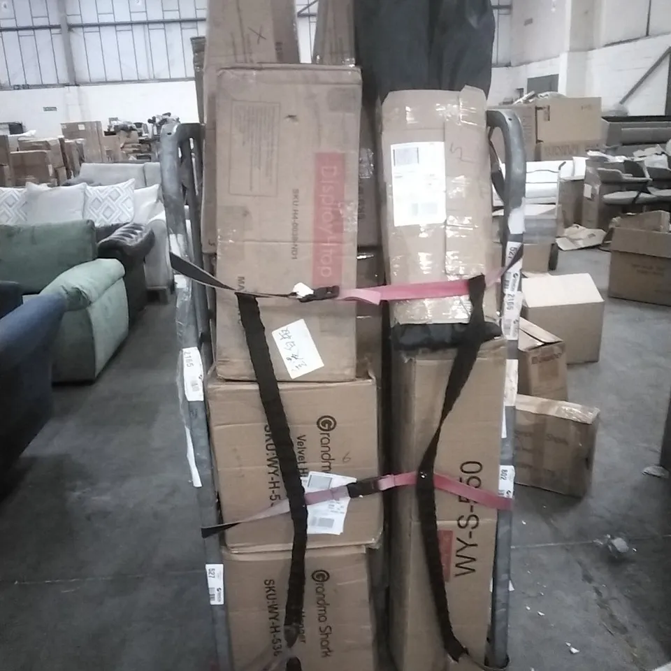 CAGE OF ASSORTED HOUSEHOLD GOODS AND PRODUCTS TO INCLUDE; PAIR OF CAMPING CHAIRS (BLACK), VELVET HANGARS AND MONOCULAR TELESCOPE