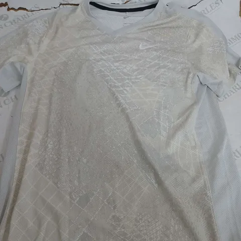 NIKE DRI FIT LIGHT GREEN TOP - SMALL