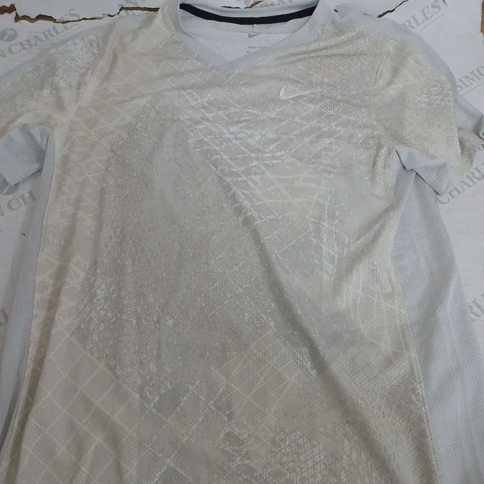 NIKE DRI FIT LIGHT GREEN TOP - SMALL