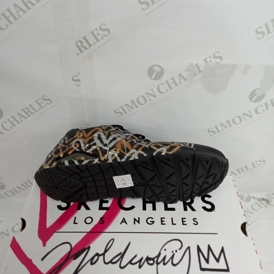 BOXED SKETCHERS LOS ANGELES WOMENS SIZE 6 BLACK TRAINER 