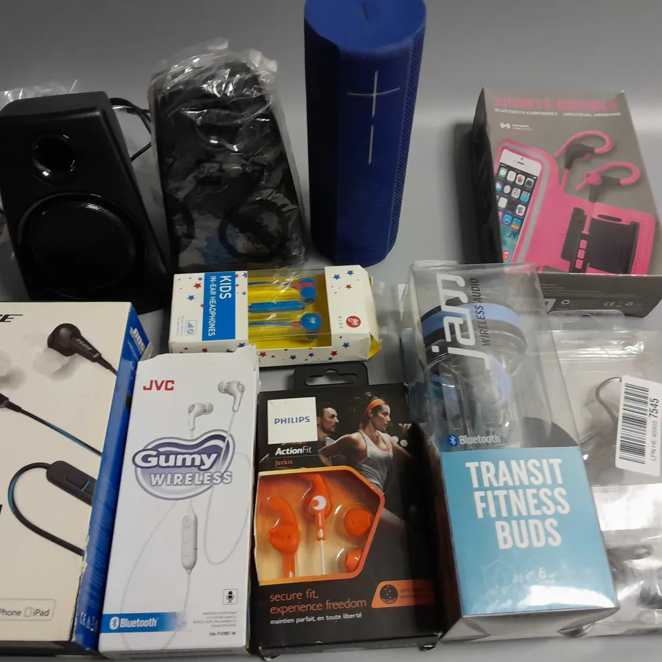 LOT OF 9 ASSORTED AUDIO ITEMS TO INCLUDE LOGITECH COMPUTER SPEAKERS, BOSE SPORTS EARPHONES AND PHILIPS ACTION FIT EARPHONES