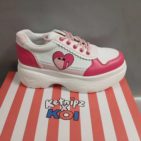 BRAND NEW BOXED BOXED KOI X KETNIPZ LOVEABLE ANTICS CHUNKY TRAINERS PINK SIZE 3