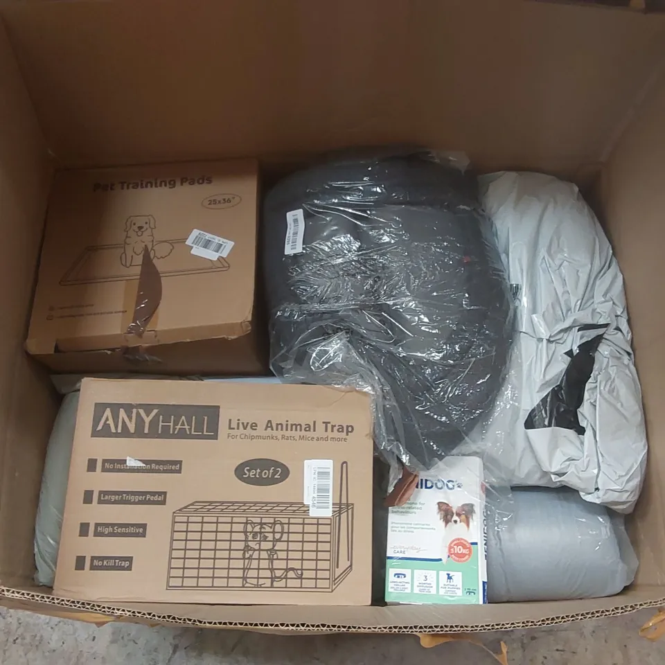 PALLET CONTAINING A VERY LARGE QUANTITY OF ASSORTED PET PRODUCTS
