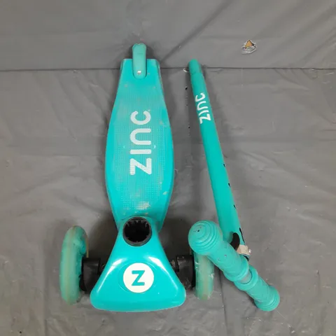 BOXED ZINC 3 WHEELED LIGHT UP STAR SCOOTER - BLUE