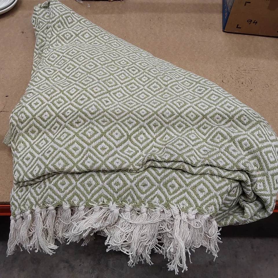COTTON THROW (1 ITEM)