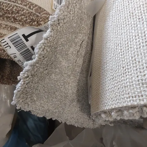ROLL OF QUALITY STRATHMORE BERBER MISTY SKY CARPET // APPROX: 5 x 6.15m