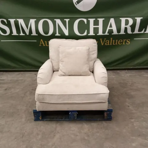 HEPBURN FABRIC ARMCHAIR