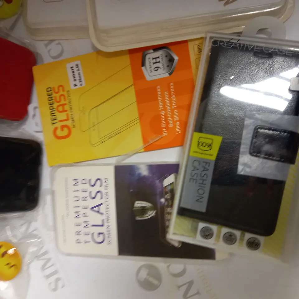 LOT OF APPROX 8 TO INCLUDE POP SOCKETS ABD TEMPERED GLASS