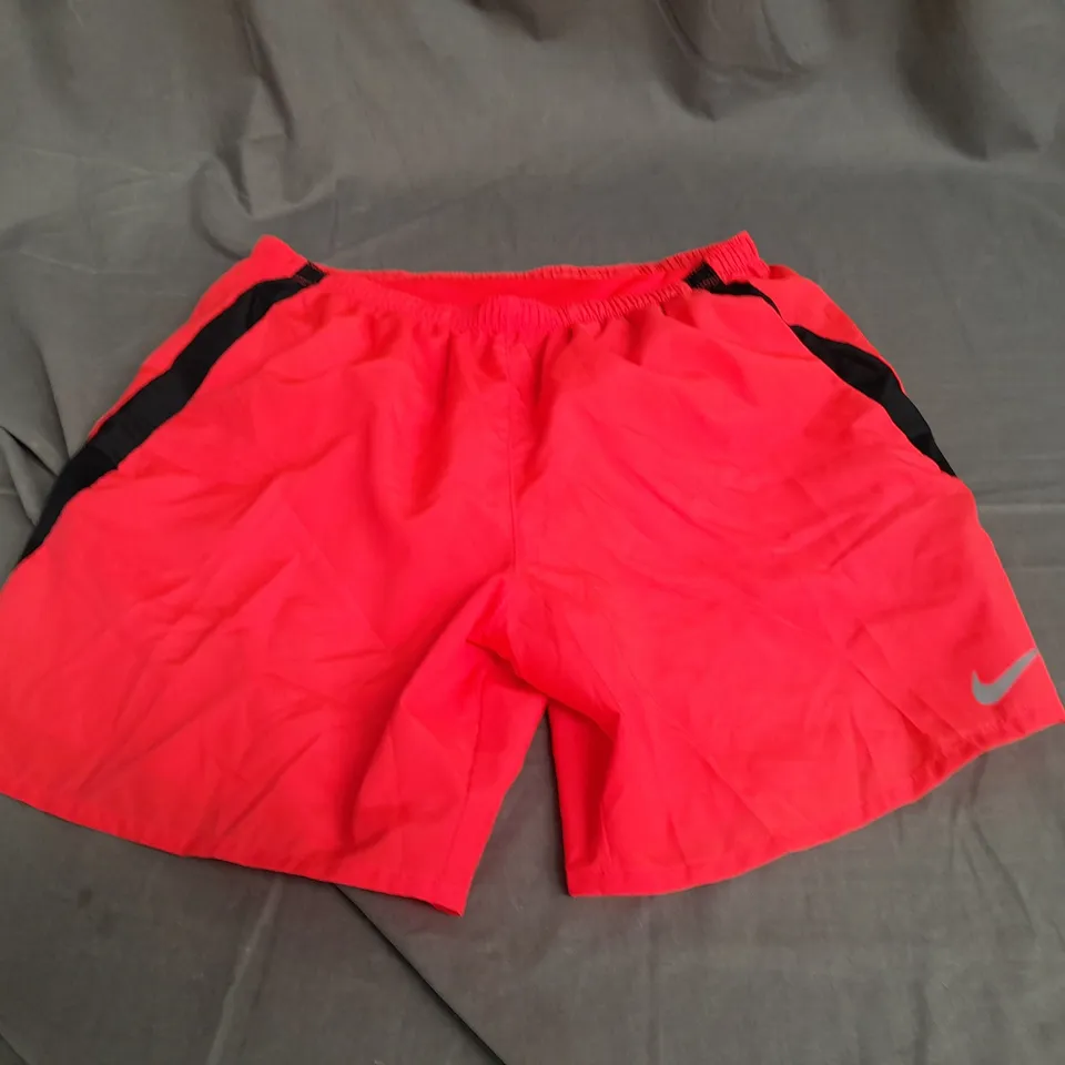 NIKE DRIFIT LARGE ORANGE SHORTS