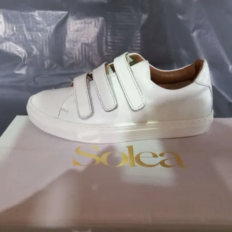 BOXED SOLEA MARGOT WHITE LEATHER SNEAKERS SIZE 3