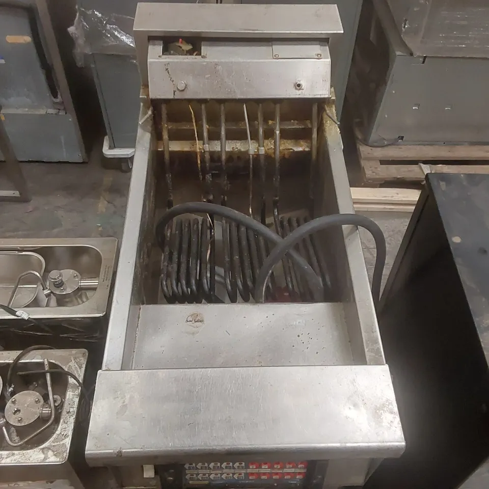 COMMERCIAL ELECTRIC DEEP FRYER