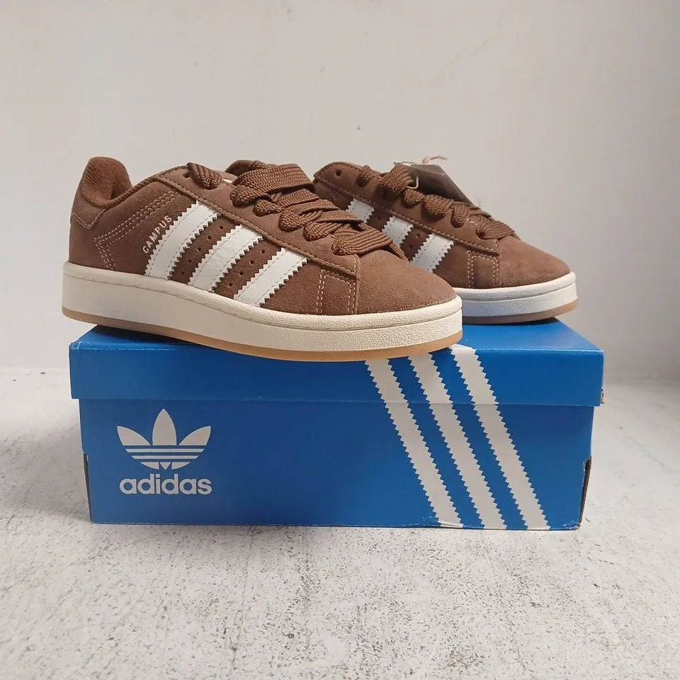 BOXED PAIR OF ADIDAS CAMPUS 00S TRAINERS IN BROWN/WHITE SIZE UK 3.5