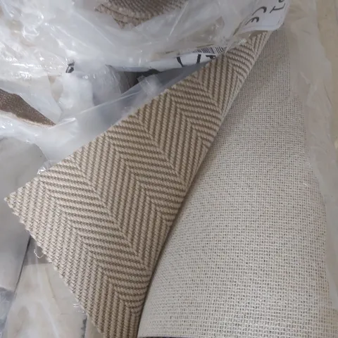 ROLL OF QUALITY DECO FLATWEAVE JACQUARD RISSO CARPET - APPROXIMATELY 3.2 x 4m