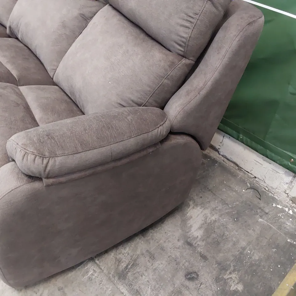 QUALITY BRITISH DESIGNER G PLAN KINGSBURY THREE SEATER CURVED SOFA PRAMA SABLE FABRIC 