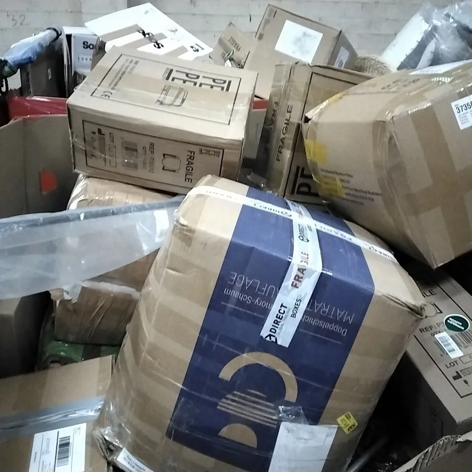 PALLET OF ASSORTED PRODUCTS AND HOUSEHOLD GOODS TO INCLUDE;LEATHER HAND PILLOW,TURTLE SANDBOX BEACH TOYS,MAGNETIC KNIFE HOLDER