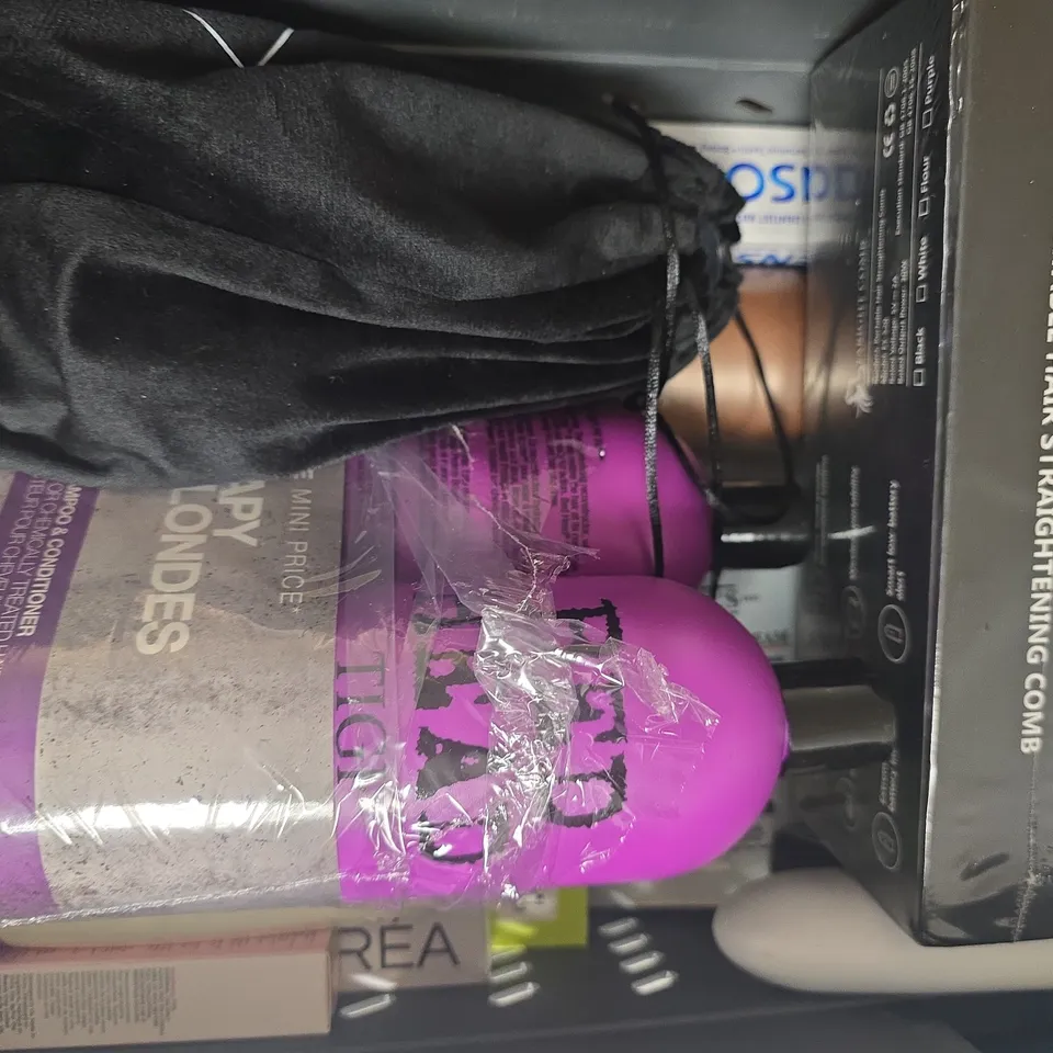 APPROXIMATELY 15 ASSORTED COSMETIC ITEMS INCLUDING VARIOUS MAKES AND BRANDS - COLLECTION ONLY