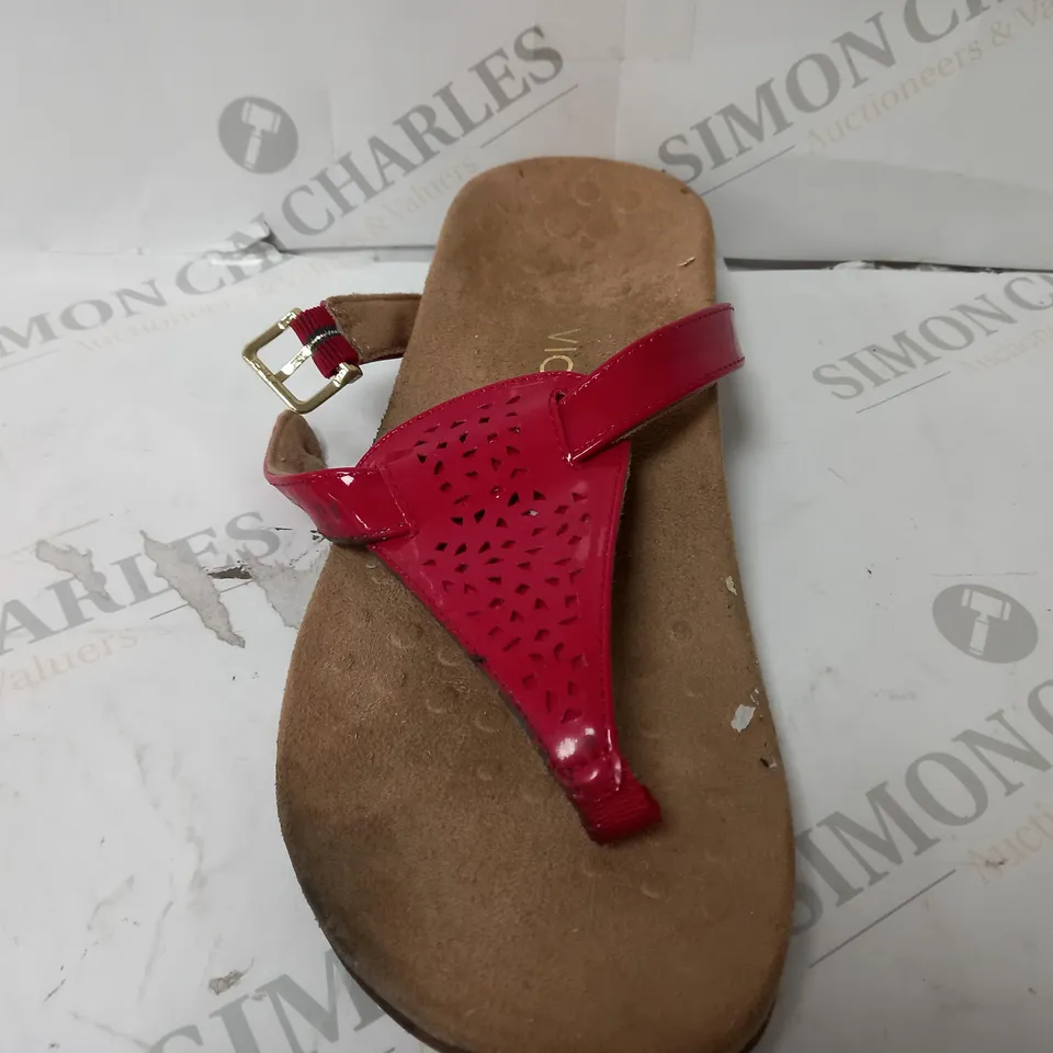 VIONIC SANDALS - RED PATENT FLIP FLOPS UK SIZE 8