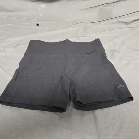 ADIDAS TIGHT FIT SHORTS - SIZE M