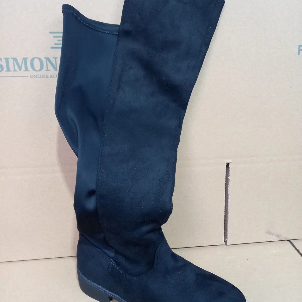 PAIR OF SIZE 38 YOURS BLACK BOOTS 